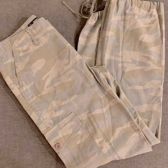 NWOT DKNY Jeans Camo Cargo Pants - Picture 2 of 9
